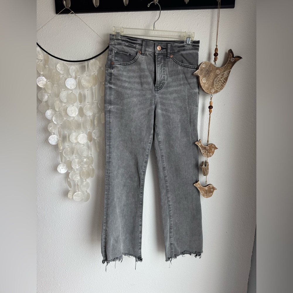 Express Muted Black/Gray  Distressed Jeans. Size 00S.